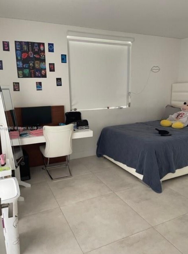 Building Photo - 10045 NW 76th Ter