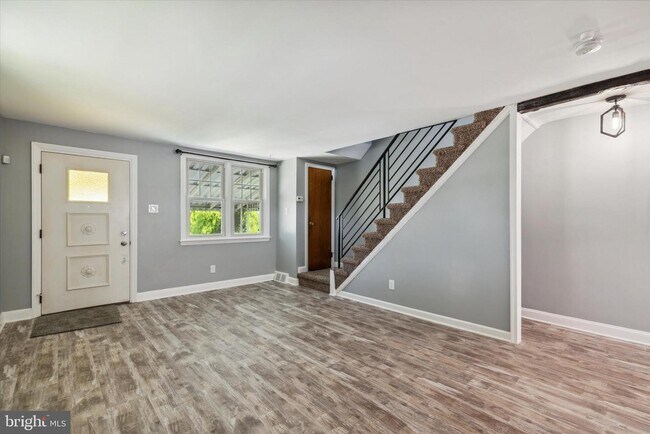 Building Photo - 330 Rively Ave