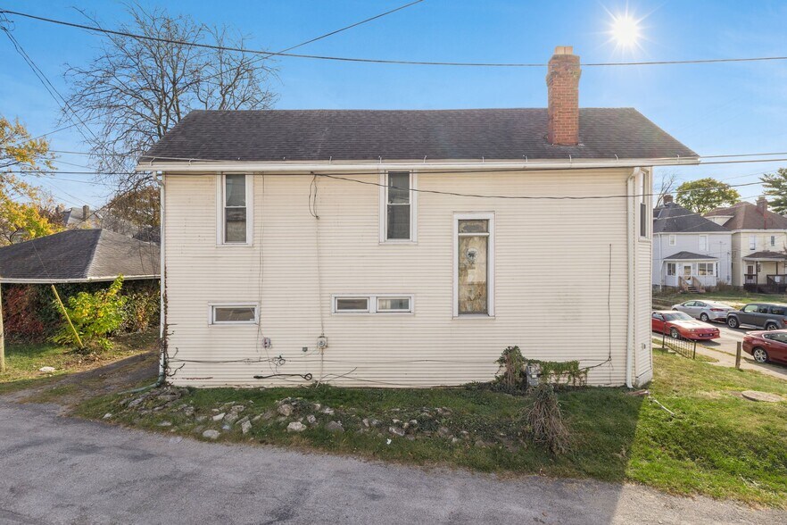 Building Photo - 2402 East Ave