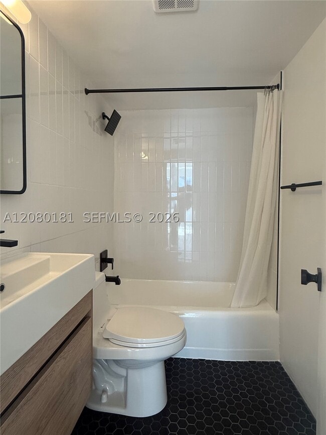 Building Photo - 7545 E Treasure Dr