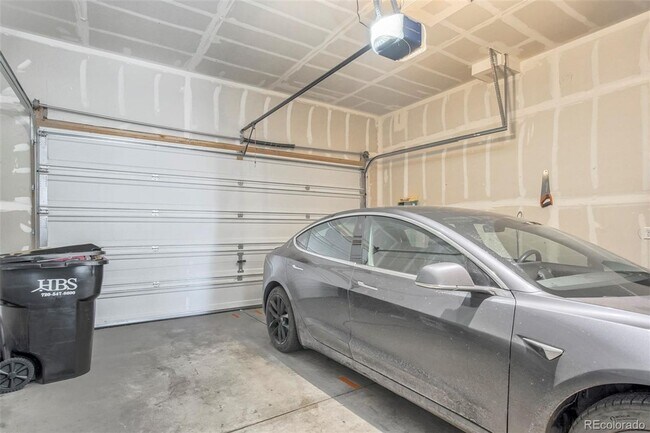 Building Photo - A Gorgeous 3 Bed 3 Bath Home in Desirable ...