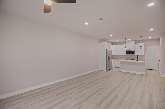 Building Photo - 12310 Glenview Dr