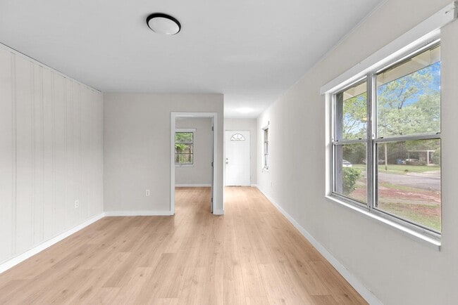 Primary Photo - 725 40th Pl