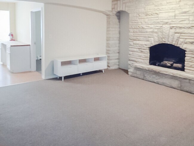 Primary Photo - Large 1br with Fireplace