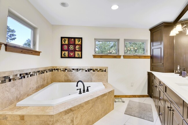 Building Photo - 29934 Paint Brush Dr
