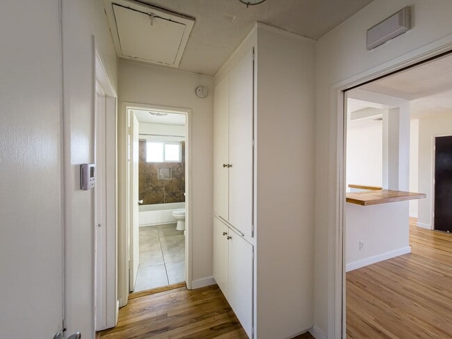Building Photo - 2BD/1BA In LA's most Vibrant and Eclectic ...