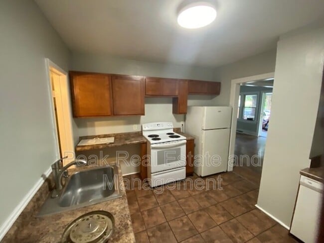 Building Photo - 816 Kensington Ave SW