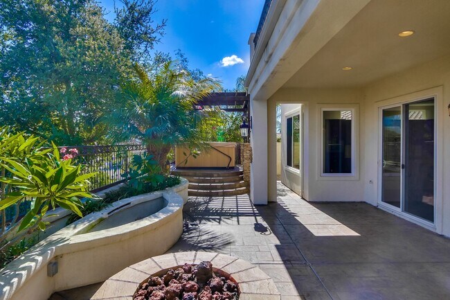 Building Photo - Beautiful 4 bedroom, 4.5 bathroom Home in the Varadero Community