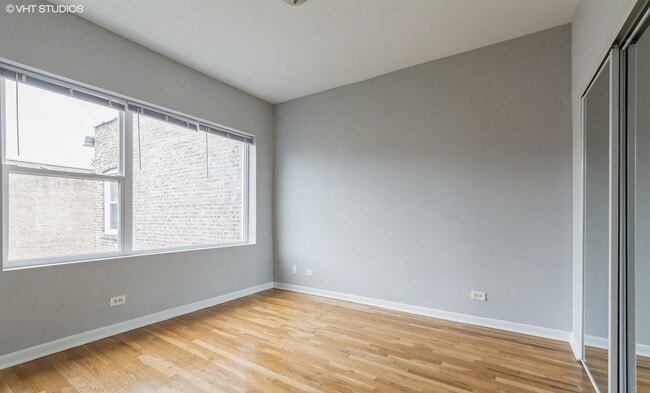 Building Photo - 3818 W Ainslie St