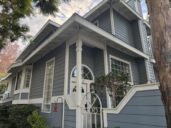 Primary Photo - 8115 Surfline Dr