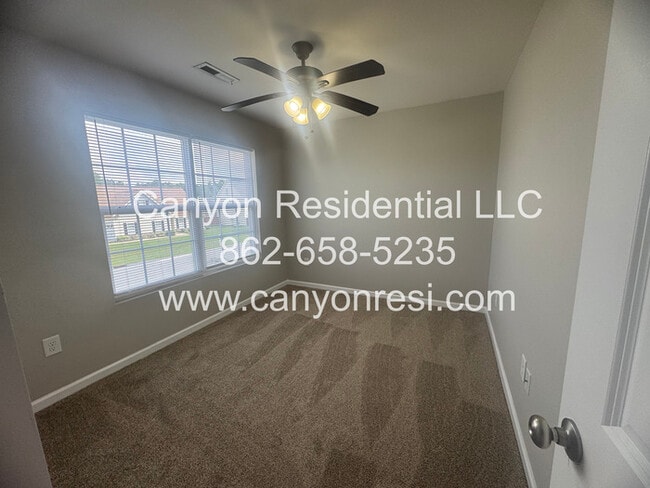 Building Photo - 2521 Spinnaker Dr