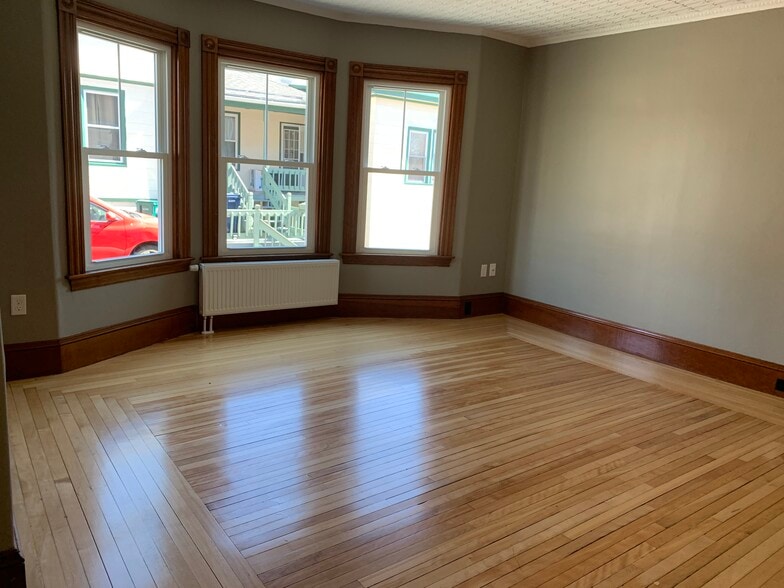 Building Photo - 15 Orchard St