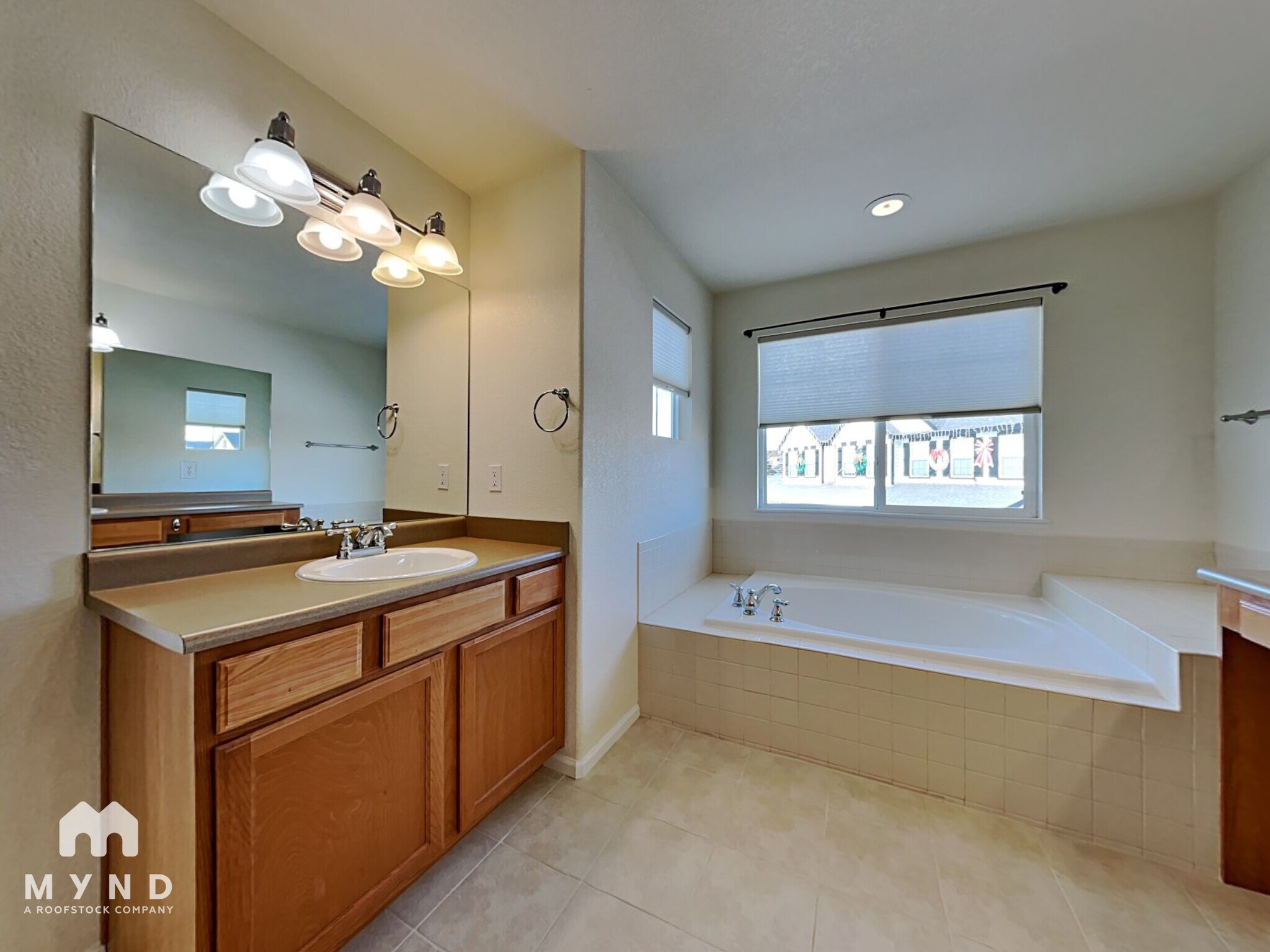 Building Photo - 10883 Torreys Peak Way