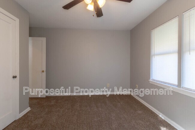 Building Photo - 3808 N Drexel Blvd