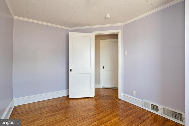 Building Photo - 17 Dowling Ave