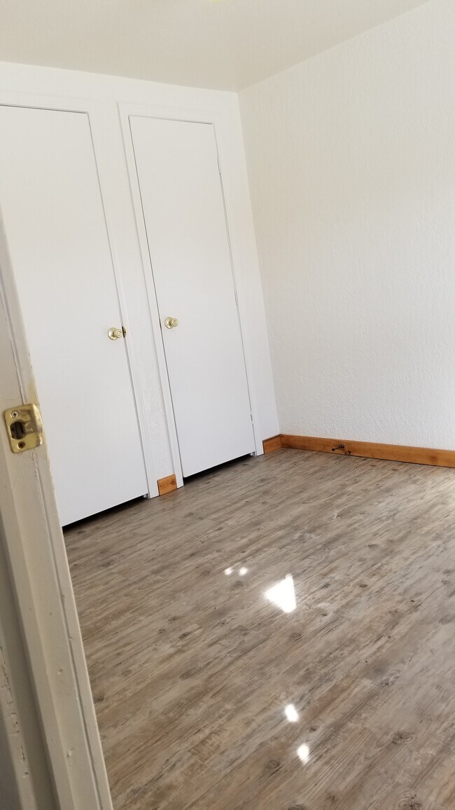 Building Photo - Mountain View Estates