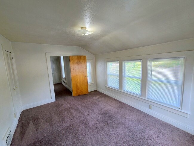 Building Photo - 1217 1/2 E Jackson