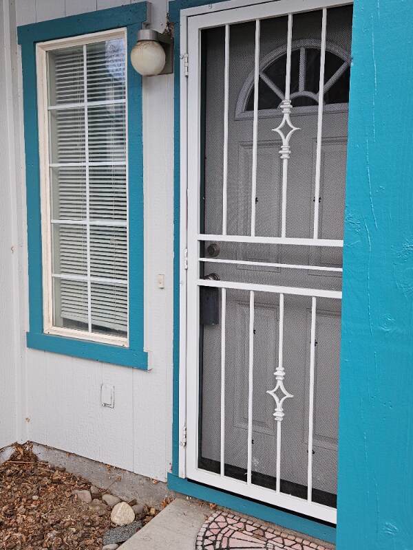 Building Photo - 1022 E 5th St