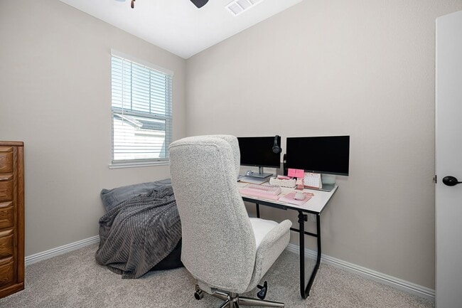 Building Photo - Beautiful 3 Bedroom Home with Updated Finishes & 2-Car Garage!