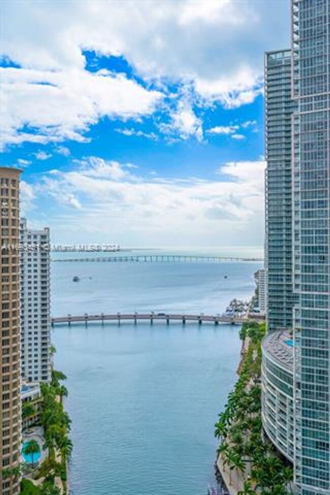 Building Photo - 300 Biscayne Blvd Way