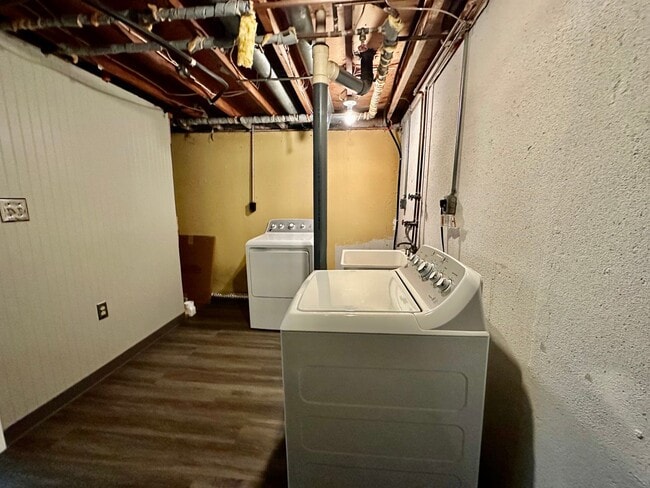 Building Photo - 2 bed 1 and 1/2 bath condo for rent $1600 ...