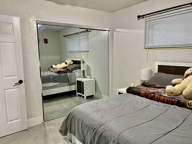 Building Photo - 1353 9th St