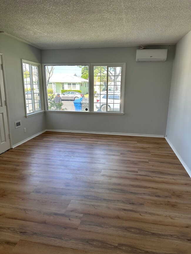 Building Photo - 12108 Dunrobin Ave