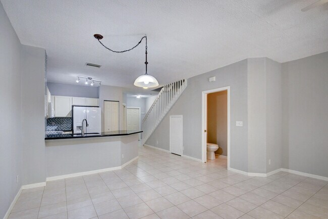 Building Photo - 6987 Oak Bridge Ln