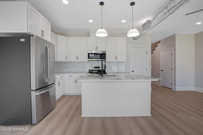 Building Photo - 424 Eraste Landry Rd