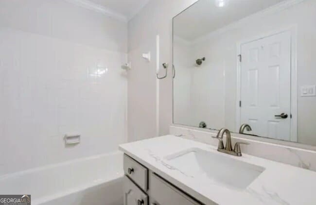 Building Photo - 591 St James Walk SE