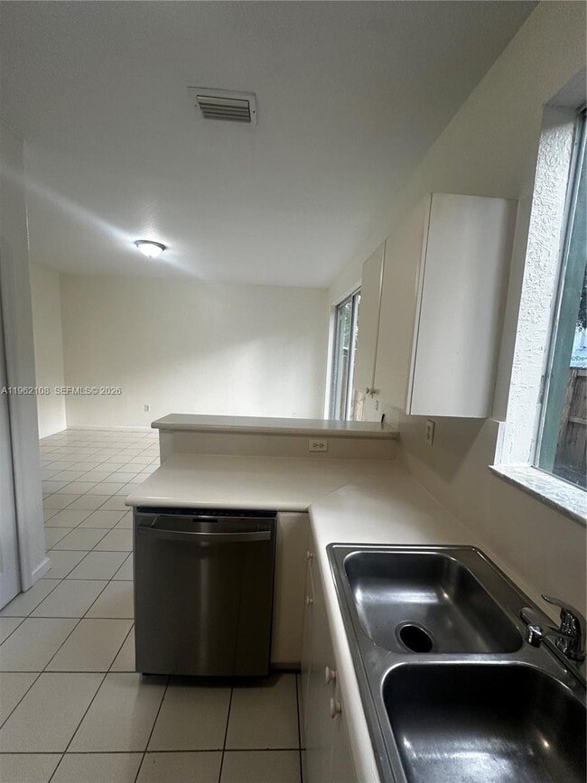 Building Photo - 2912 SE 15th Rd