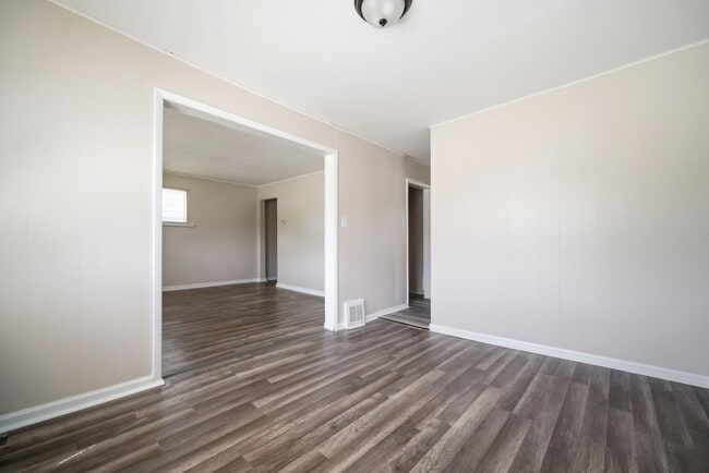 Building Photo - 3881 W 117th St