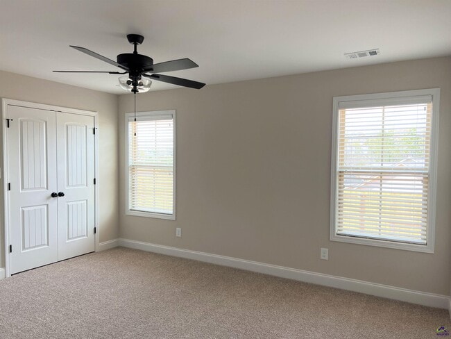 Building Photo - 202 Red Tail Cir
