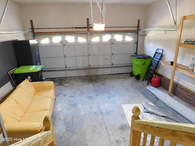 Building Photo - 305 Gibbs Rd