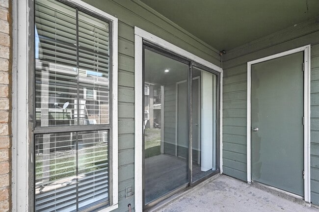 Building Photo - 5801 Lake Hubbard Pkwy