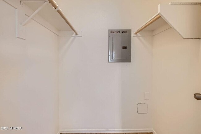 Building Photo - Luxury and Resort like Living at Scottsdale Park Place!!!  Tile throughout, light, bright and Pri...