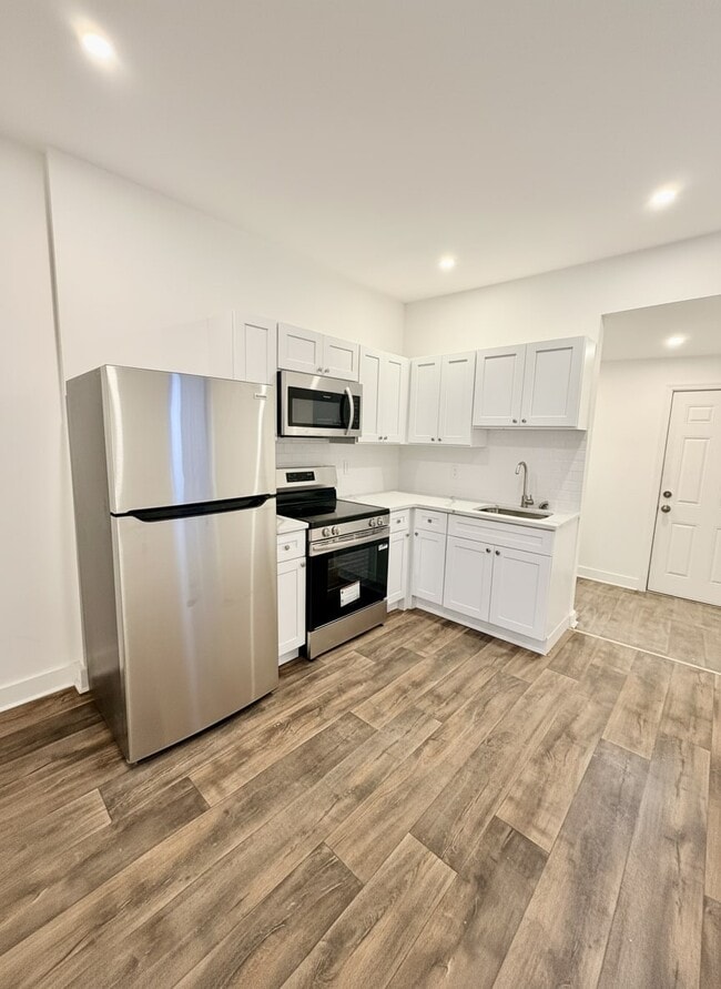 Building Photo - 2072 Pickwick St