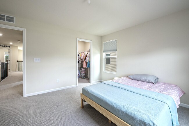Building Photo - 737 Haywood Dr