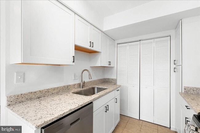 Building Photo - 239 Nottoway St SE