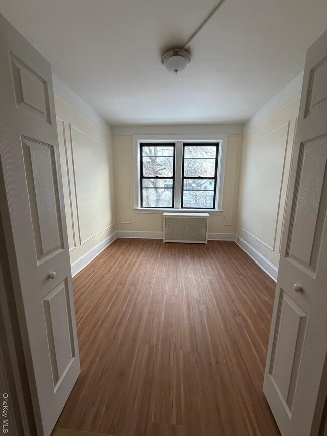 Building Photo - 810 Jericho Tpke