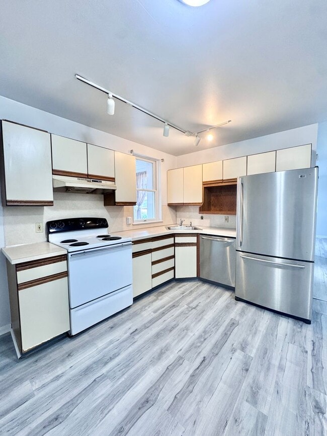 Building Photo - 8361 Schantz Rd