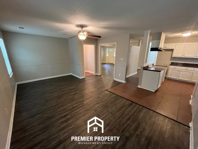 Building Photo - 3034 Clarendon Rd