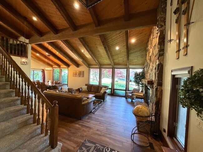 Building Photo - Beautiful Bountiful Home Near Temple & Mueller Park – Prime Location