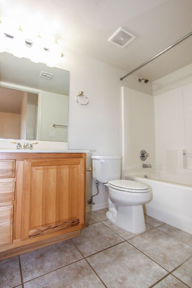 Building Photo - 8509 E Leigh Dr