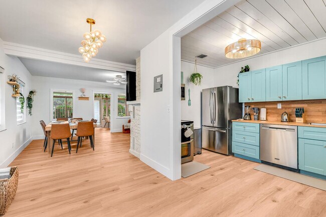 Building Photo - 1336 NE 14th Ave