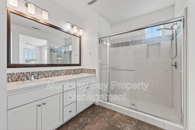 Building Photo - 480 Palisade Dr