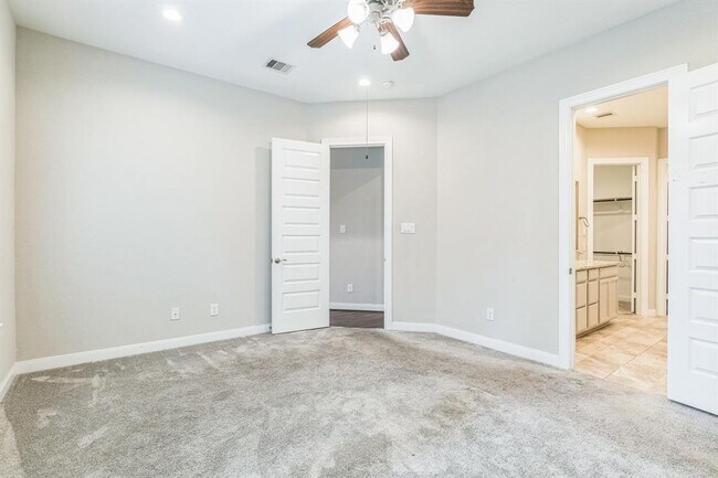 Building Photo - 3202 Cache Crossing Dr