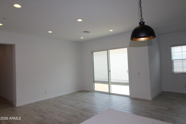 Building Photo - 3831 E Rainbow Dr