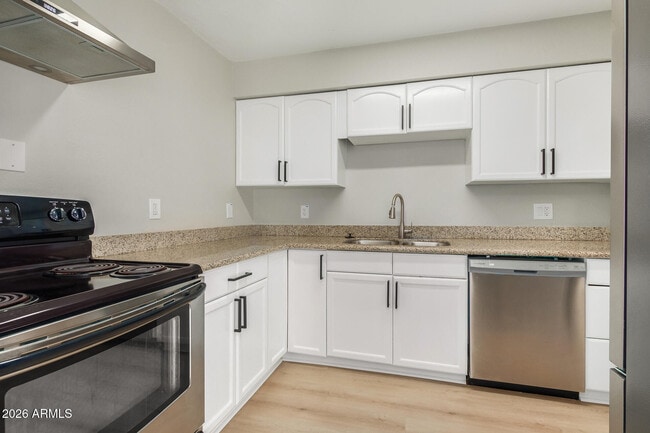 Building Photo - 4911 E Culver St