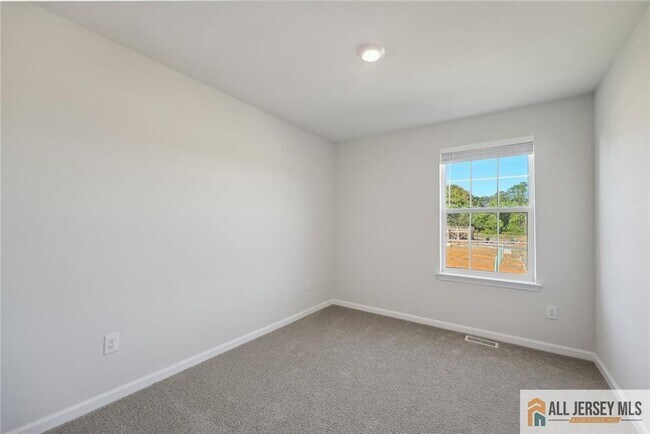 Building Photo - 25 Elliot Ln